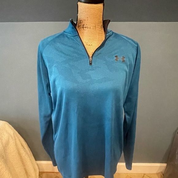 Under Armour Tops - Under Armour pull over
